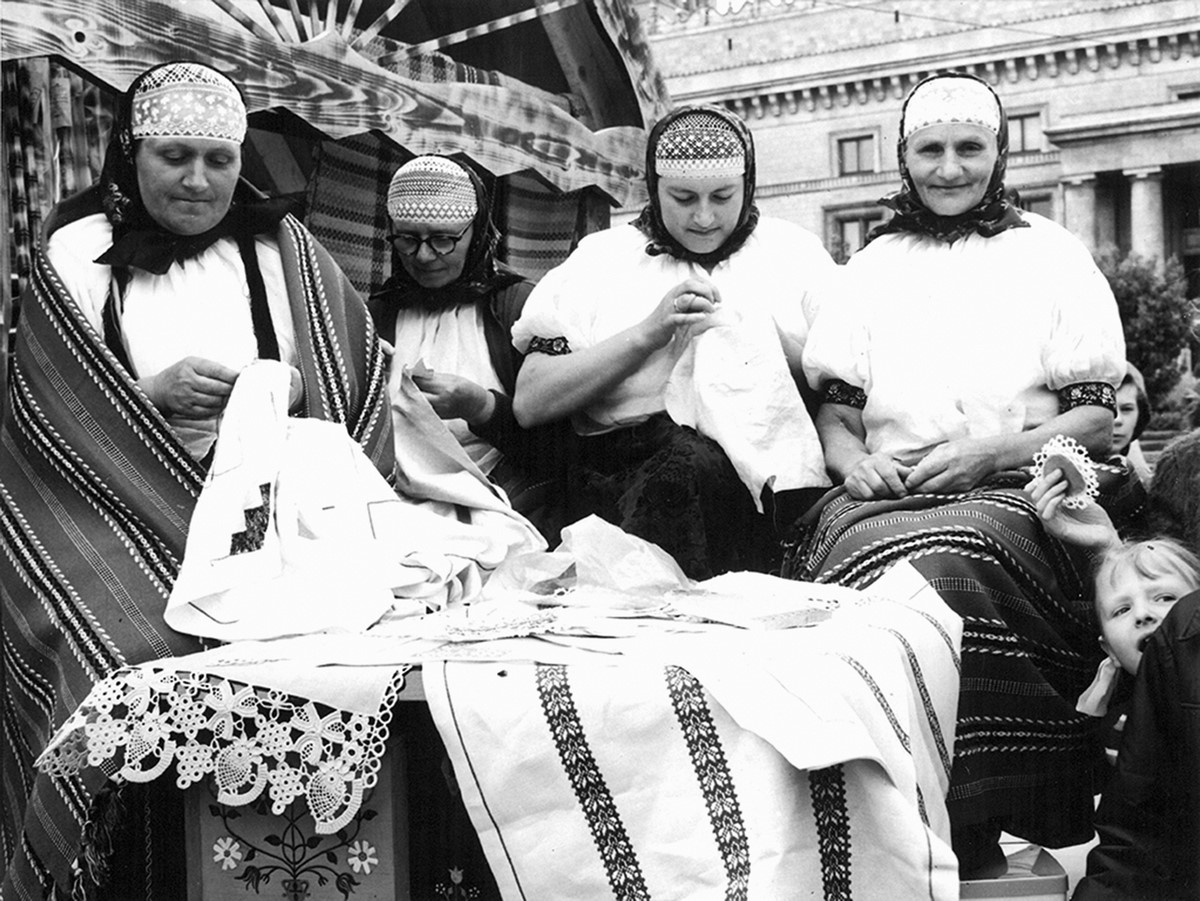 „Pierwsza cepeliada pod Pałacem Kultury i Nauki”, Warszawa, 1972 (źródło: materiały prasowe organizatora)