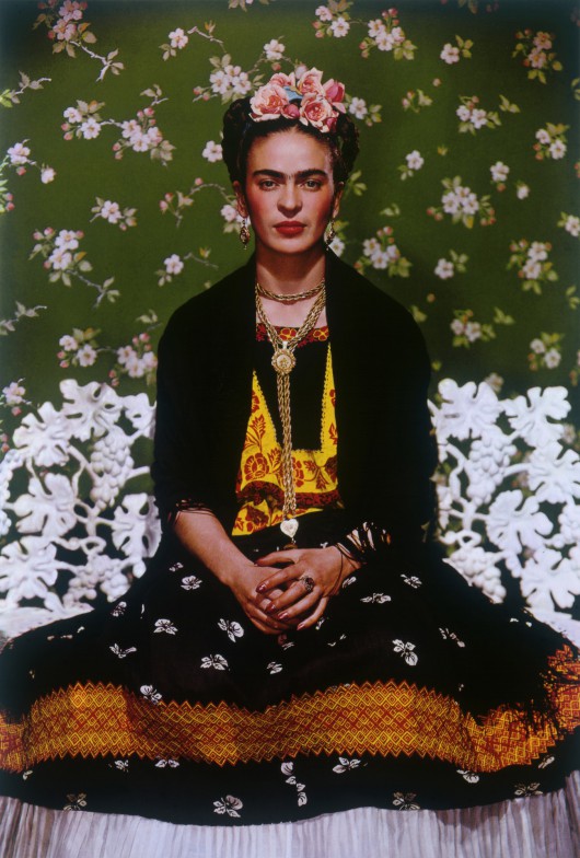 Nickolas Muray, Frida Kahlo on Bench, The Jacques and Natasha Gelman Collection of 20˚Century Mexican Art and The Vergel Foundation © 2016 Banco de México Diego Rivera Frida Kahlo Museums Trust, Mexico, D.F. / Artists Rights Society (ARS), New York (źródło: materiały prasowe organizatora)