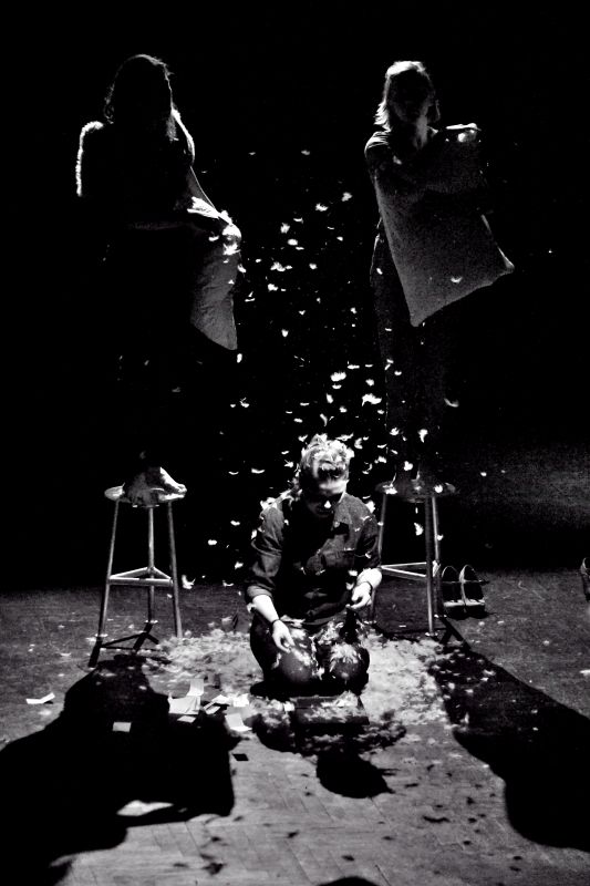 „BUM”, spektakl Teatru Realistycznego, fot. Maciej Krajewski (źródło: materiały prasowe organizatora)