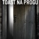 Andrzej Mencwel, „Toast na progu” – okładka (źródło: materiały prasowe wydawcy)