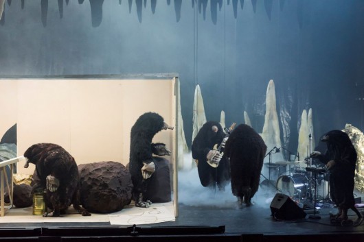 „Noc kretów”, reż. Philipp Quesne, fot. Martin Argyroglo (źródło: materiały prasowe teatru)