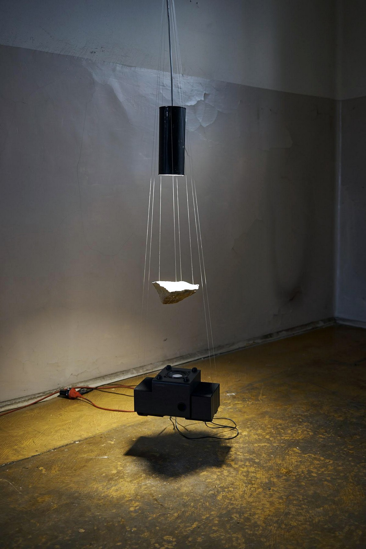 Adam Rzepecki, „Mury Jerozolimy”, 2012, instalacja, fot. Marcin Gierat (źródło: materiały prasowe organizatora)