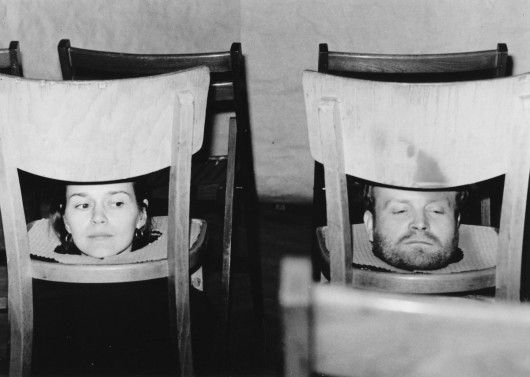 KwieKulik (Zofia Kulik i Przemysław Kwiek), „Działania na głowę, trzy odsłony”, 1978, fot. Andrzej Polakowski , zdjęcie z archiwum Galerii Labirynt (źródło: materiały prasowe organizatora)