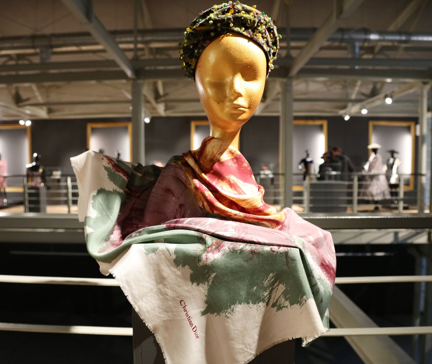 „Christian Dior i ikony paryskiej mody z kolekcji Adama Leja”, fot. M.Płoszczyca (źródło: materiały prasowe organizatora)