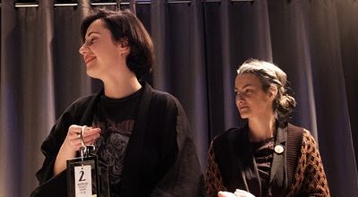 Od lewej: Ania Nowak, laureatka Drugiej Nagrody i Karolina Babińska, laureatka Nagrody Głównej Project Room 2018, fot. Bartosz Górka (źródło: materiały prasowe organizatora)