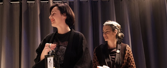 Od lewej: Ania Nowak, laureatka Drugiej Nagrody i Karolina Babińska, laureatka Nagrody Głównej Project Room 2018, fot. Bartosz Górka (źródło: materiały prasowe organizatora)