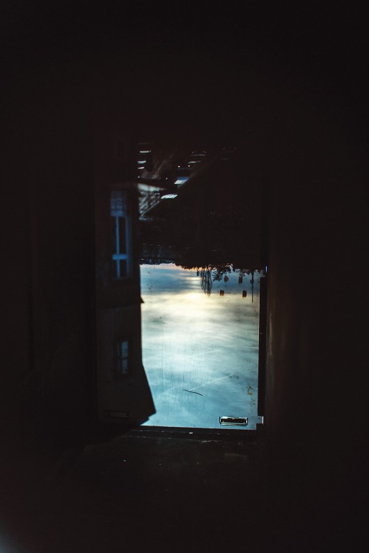 Matówka aparatu fotograficznego z widokiem z okna pracowni artysty na Kopiec Kościuszki