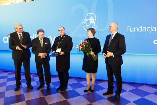 XX Gala Nagrody Gieysztora - od prawej Sławomir S. Sikora, Bożena Pytel, ks. b. Waldemar Pytel, prof. A. Rottermund, prof. J. Purchla (źródło: materiały prasowe)