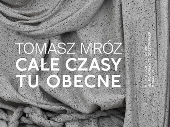 Plakat wystawy Tomasz Mróz – Całe czasy tu obecne, fot. Tomasz Koszewnik (źródło: materiały prasowe)