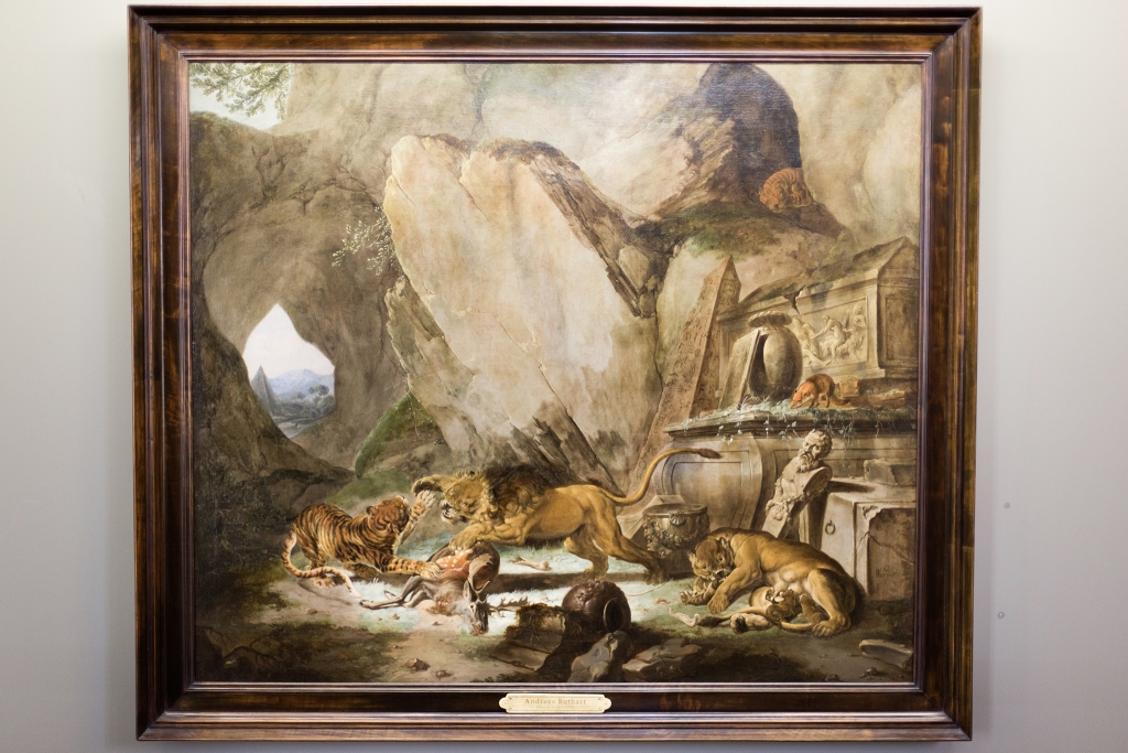 Carl Borromäus Ruthart (1630–1703), Lew i tygrys walczący o upadłego jelenia przed klasycznym sarkofagiem w jaskini na tle krajobrazu z piramidą (źródło: materiały prasowe)