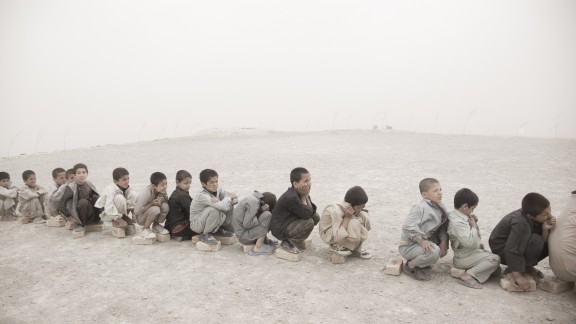 "Brick Sellers of Kabul", wideo, 2006 / dzięki uprzejmości artystki i Giorgio Persone Gallery, Turyn
