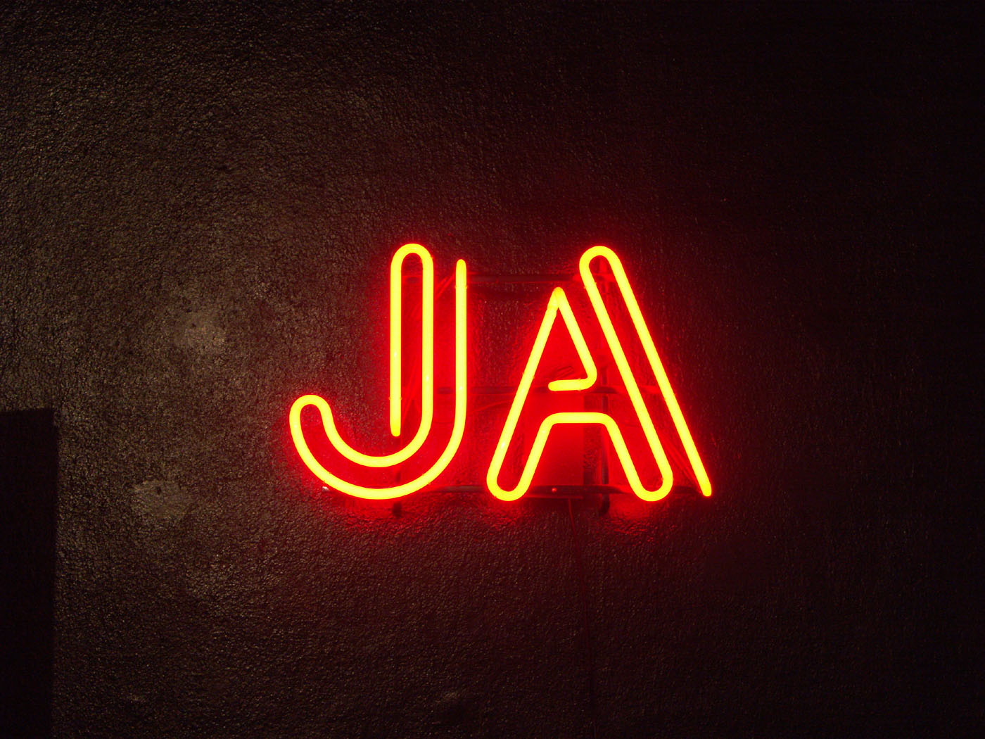 Wasilewski Andrzej ''jamoje'', instalacja, neon, 50x30