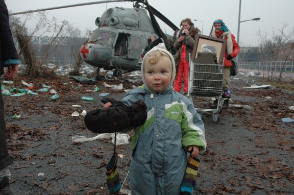 Zbigniew Libera „Wyjście ludzi z miast”, dokumentacja z planu filmowego, 2009 