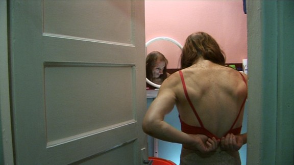 Kadr z filmu Piotra Wysockiego "Aldona"
