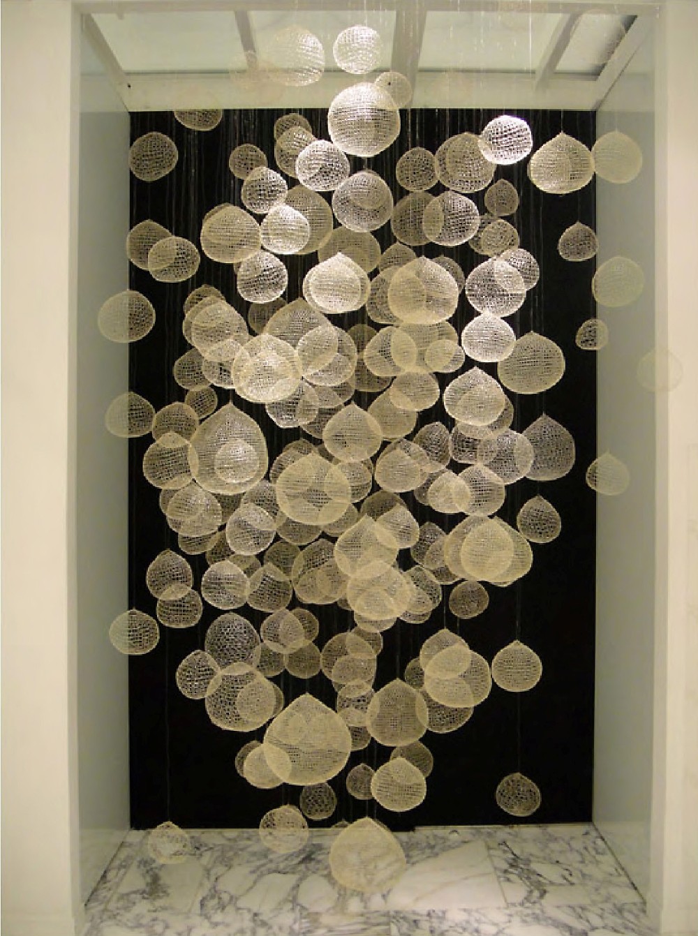 Xawery Wolski, Balony, 2009, 188 elementów, materiały udostępnione przez Galerię Bielską