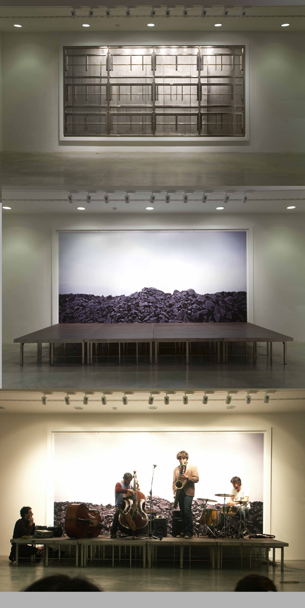 Massimo Bartolini, Impressions, 2008, Iron, wood, closed: 530 x 273 x 10 cm, opened: 530 x 273 x 250 cm Collection MAMBO – Museo d’Arte Moderna, Bologna, Photo: A. Andrini (photo of the concert)