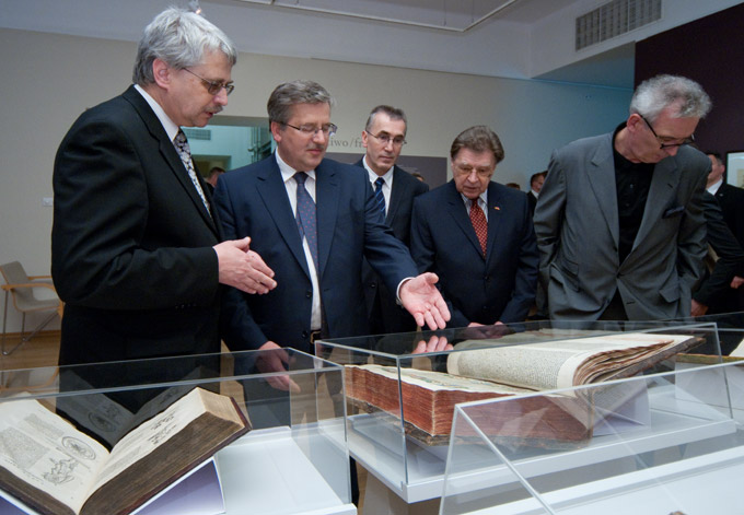 Prezydent RP Bronisław Komorowski na wystawie "My i Oni"