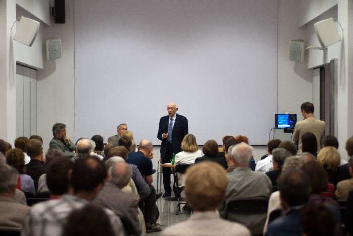 Spotkanie z Henrykiem Schönkerem, autorem książki "Dotknięcie anioła", w DSH w Warszawie (zdjęcie udostępnione przez organizatora)