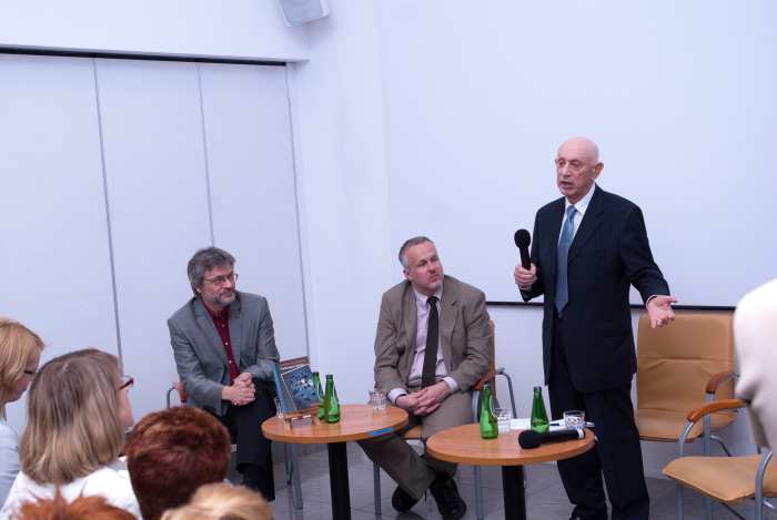 Spotkanie z Henrykiem Schönkerem, autorem książki "Dotknięcie anioła", w DSH w Warszawie (zdjęcie udostępnione przez organizatora)