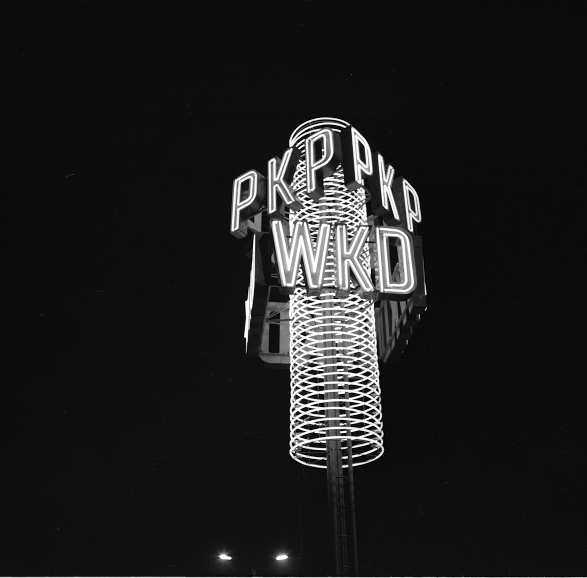 Fot. Tadeusz Sumiński, „Neon z dworca Warszawa Ochota”, 1963 (źródło: materiał prasowy)
