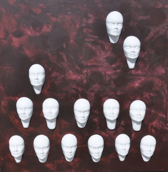 Marek Kotarba, „Zwielokrotnienie III”, 2011, akryl, płótno, porcelana, 120 x 120 cm (źródło: materiały prasowe)