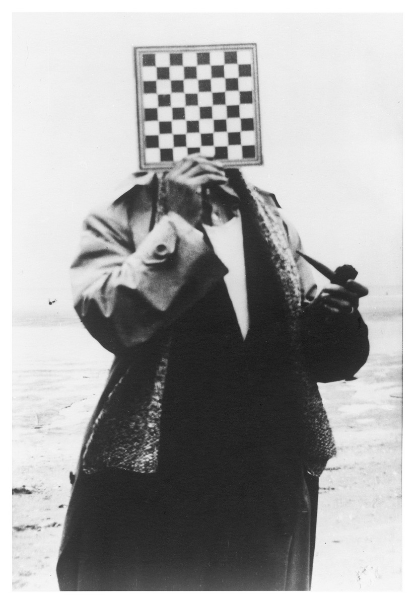„Olbrzym”, Paul Nougé, Wybrzeże belgijskie, 1937© Ch. Herscovici - SABAM Belgium 2012 (źródło: materiały prasowe)
