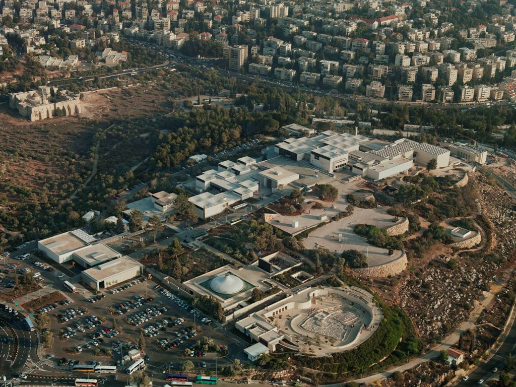 Widok z lotu ptaka na Israel Museum w Jerozolimie Tim Hursley, Courtesy the Israel Museum, Jeruzalem (źródło: materiały prasowe organizatora)