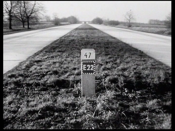 Natalia LL, „Rejestracja permanentna co 1 km autostrady E 22”, 1970 (źródło: materiały prasowe organizatora)