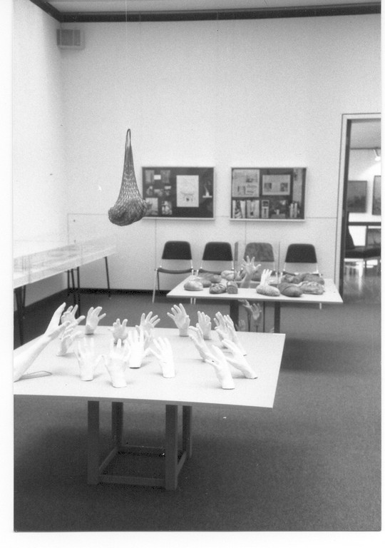Janina Jeleńska Papp, z serii „Przestrzeń chleba”, 1983, 1985, fot. wystawa w Stadtmuseum (ze Stefanem Pappem), 2006, Oldenburg, RFN (źródło: dzięki uprzejmości artystów)