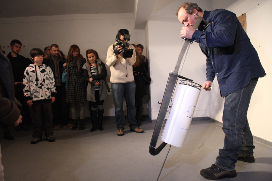 Wernisaż wystawy Adama Kalinowskiego „XXXXXXXxxxxxxx”, MCSW Elektrownia w Radomiu, 15 lutego 2013 r. (źródło: materiały prasowe organizatora)