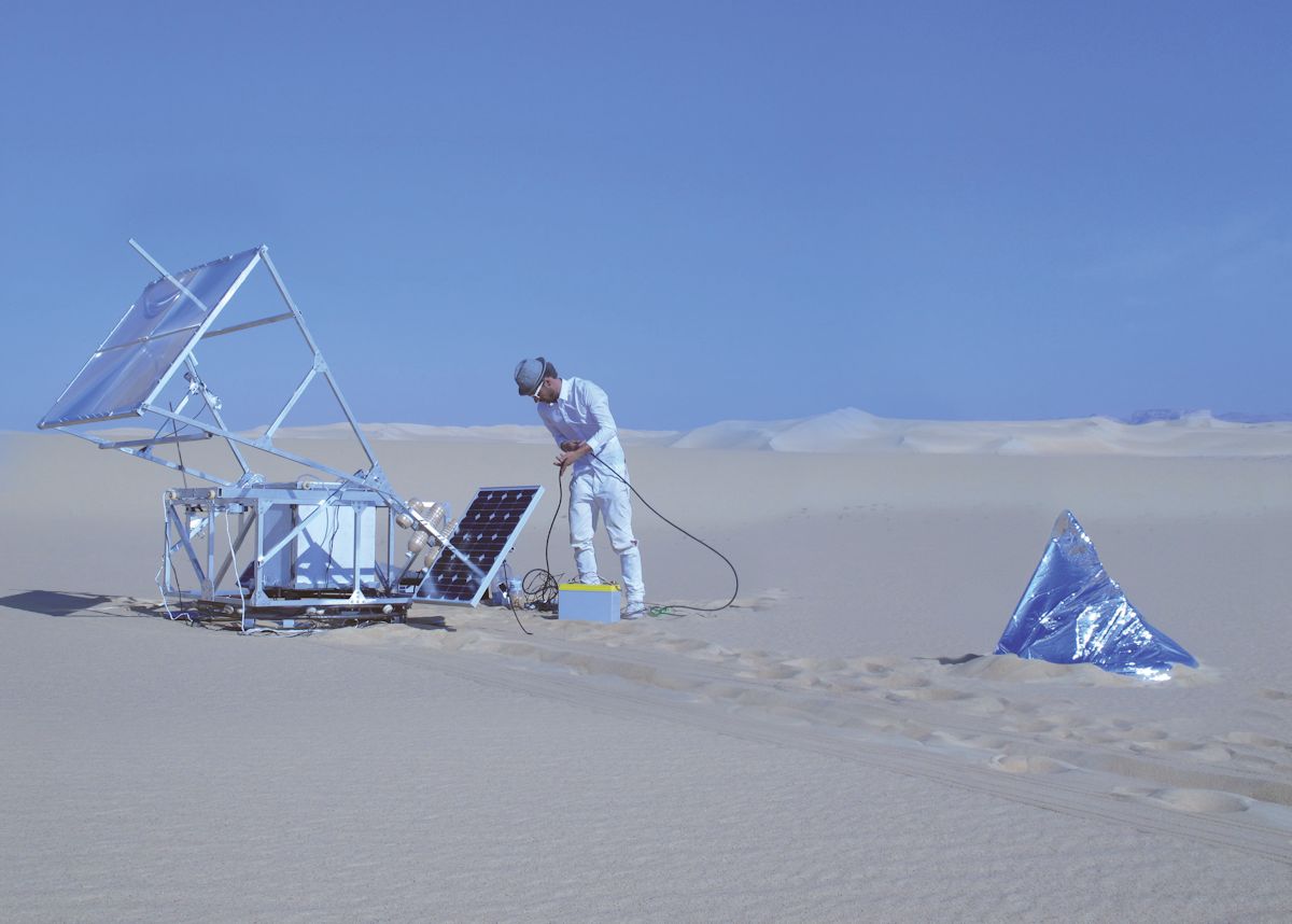 Markus Kayser, Maszyna do spiekania solarnego, 2011; pustynia Sahara, Siwa, Egipt, fot. Amos Field Reid (źródło: materiały prasowe organizatora)