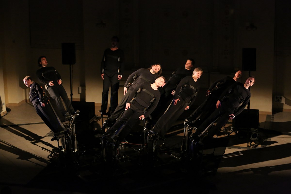 „Pendulum choir”, Biennale Sztuki Mediów WRO 2013, fot. M.E. Koch (źródło: materiały prasowe organizatora)