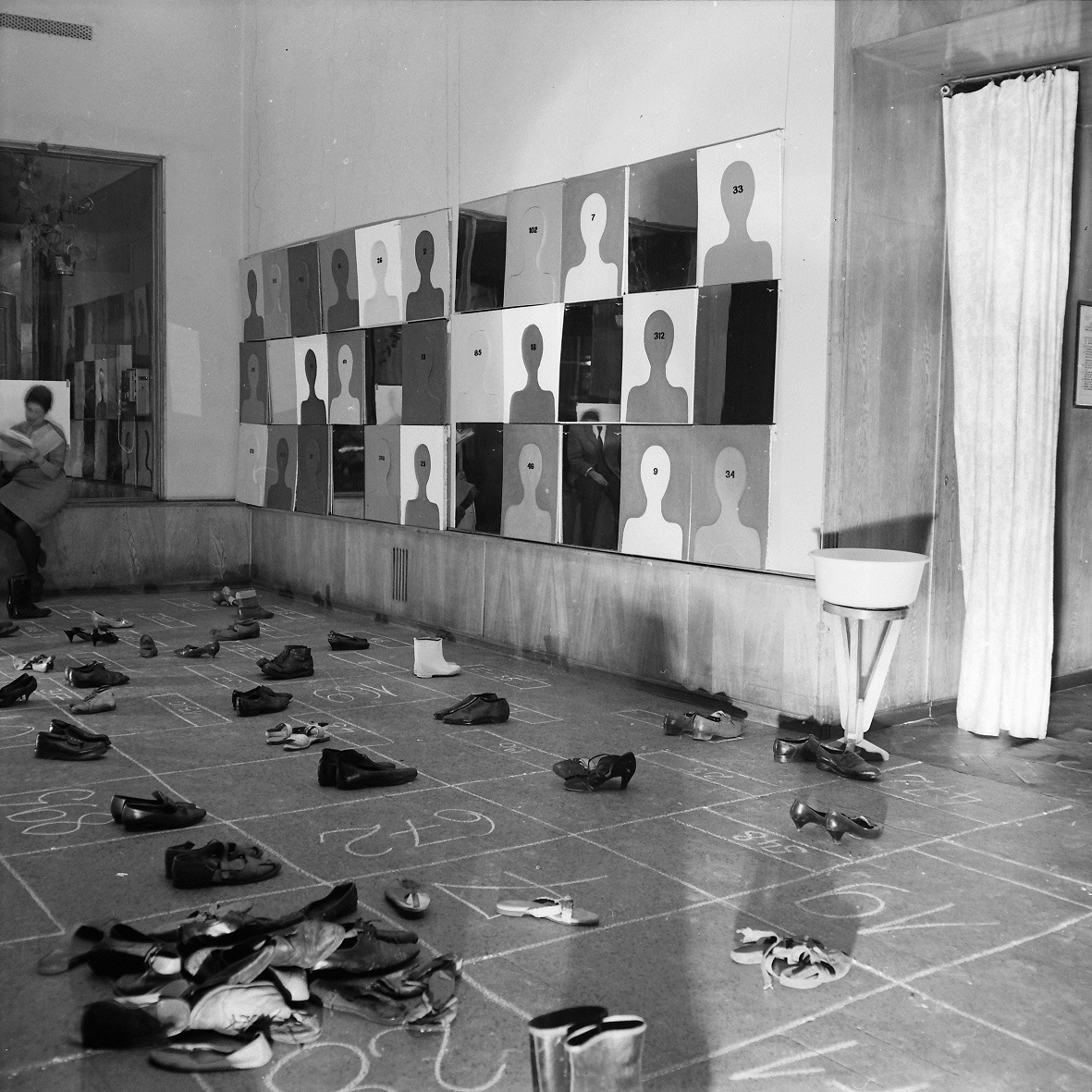 Wystawa Jarosława Kozłowskiego, Galeria Pod Moną Lisą, Wrocław 1968. Fot. Michał Diament. Kolekcja MWW (źródło: materiały prasowe organizatora)