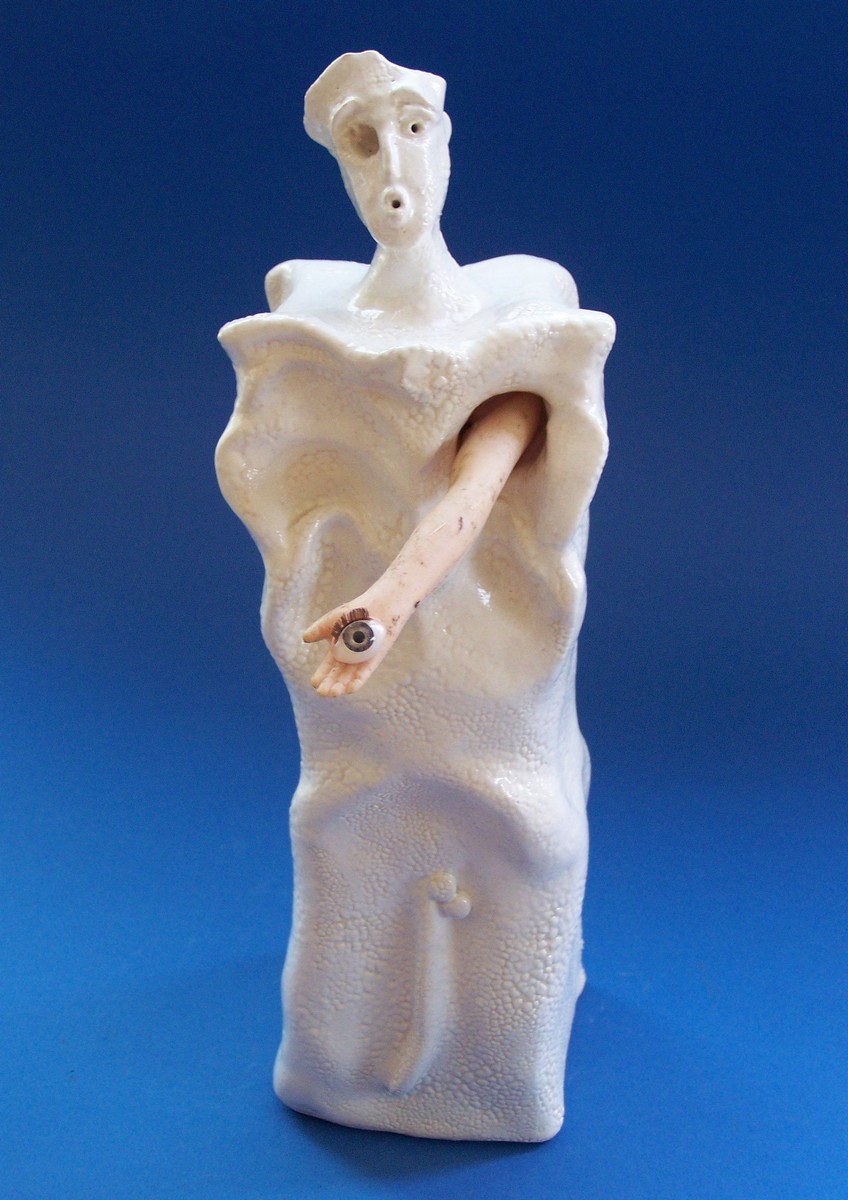 Andrea Pierus, „On ma oko dla niej”, 2013, 9x8x30 cm, Rzeźba ceramiczna z białym szkliwem (źródło: materiały prasowe ZPAP)