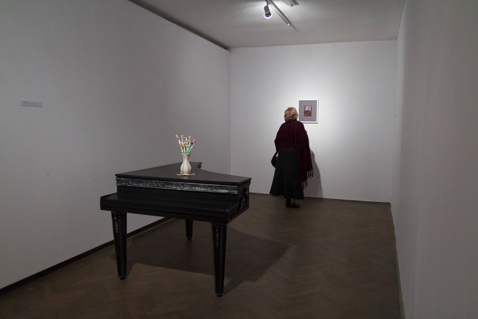 Oskar Dawicki, „O dwie prace za mało”, wernisaż wystawy, Galeria Arsenał w Białymstoku, 15 listopada 2013 r. (źródło: materiały prasowe organizatora)