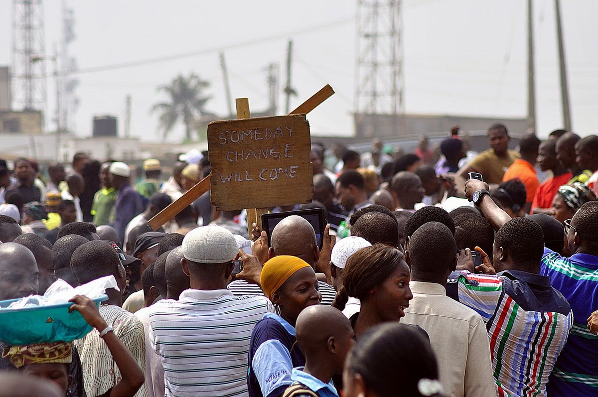 Aderemi Adegbite, „Protesters at Ojota by the Gani Fawehinmi Freedom Park”, 2013. Courtesy: the artist (źródło: materiały prasowe organizatora)