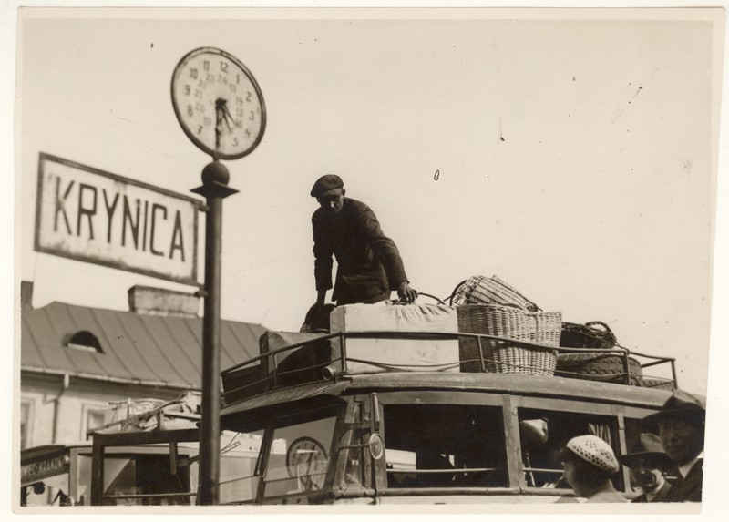 Dworzec autobusowy w Krakowie, 1935 r., fot. Agencja Fotograficzna Światowid, MHK-Fs3660/IX (źródło: materiały prasowe)