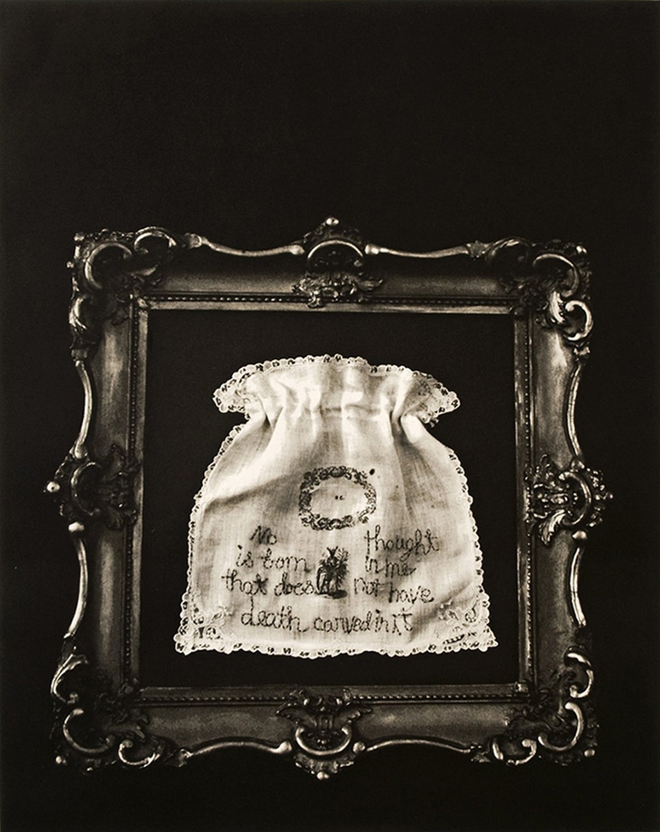 Lynne Allen „Mourning bag” (źródło: materiały prasowe)