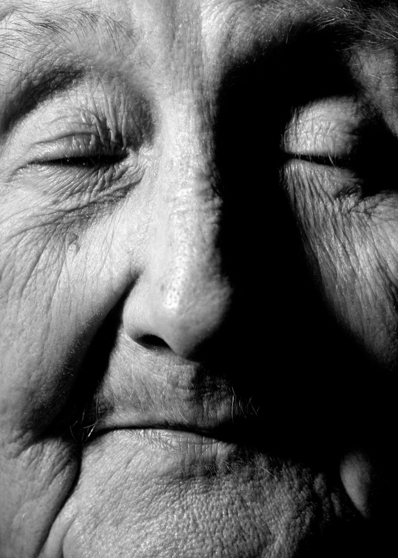 Niania, 90 lat, Izabela Łapińska „Naga twarz” (źródło: materiały prasowe)