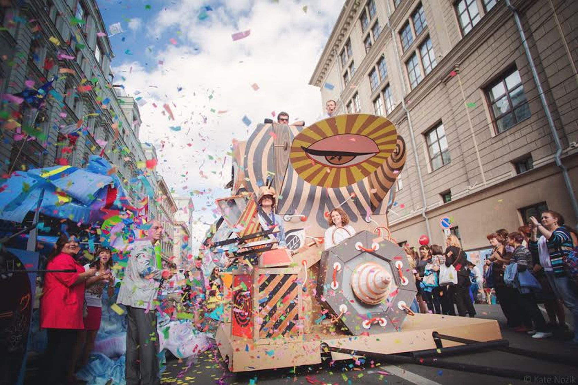 Carnaval Sztuk-Mistrzów, „Cardboardia parade” (źródło: materiały prasowe)