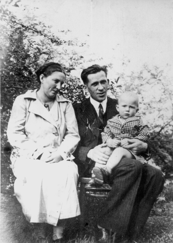 Stanisław Mierzwa z żoną Heleną i synem Jackiem, Kraków 1939, wł. Tomasz Mierzwa (źródło: materiały prasowe)