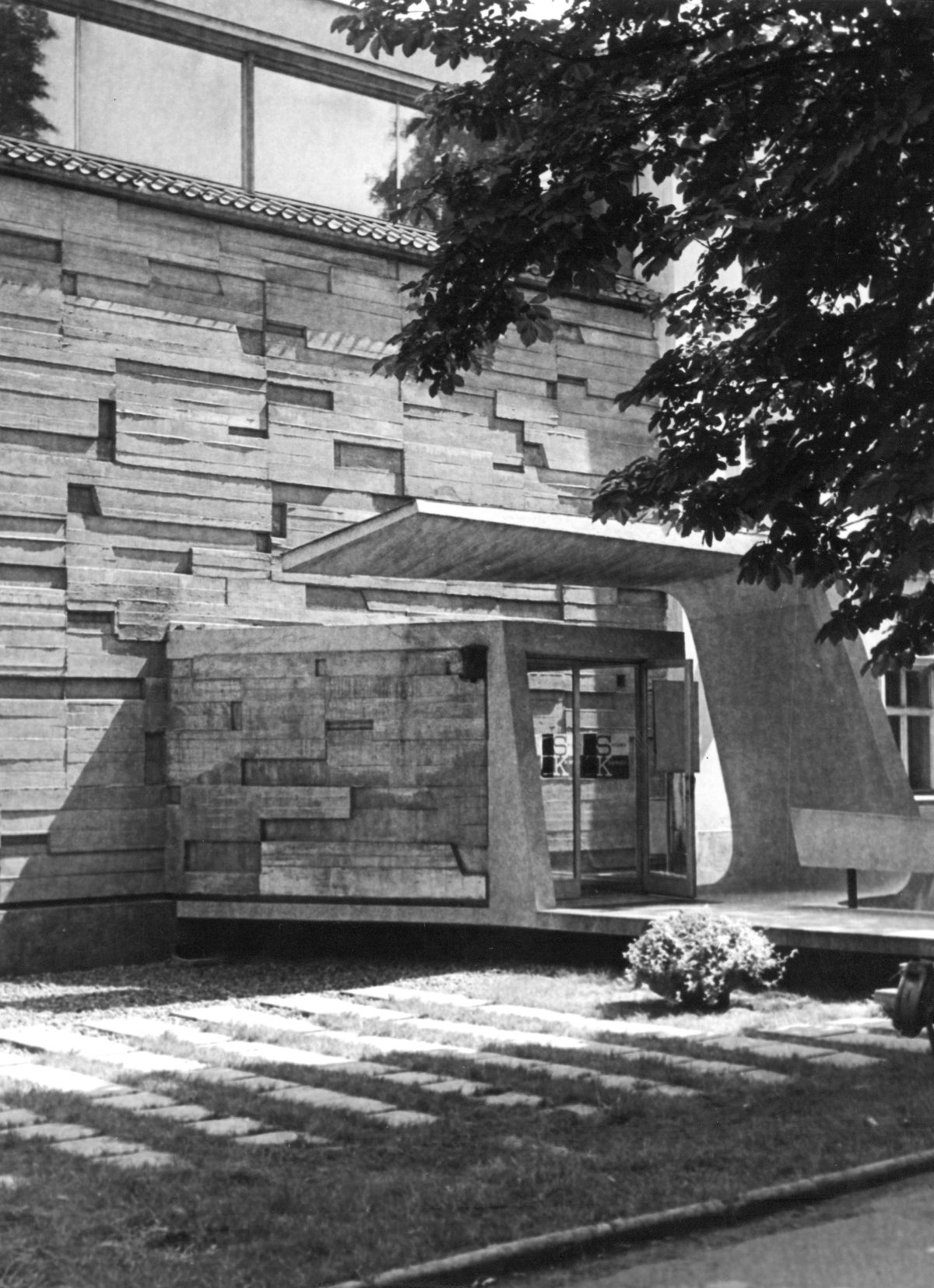 Wejście główne do Miejskiego Pawilonu Wystawowego, lata 60. XX wieku, fot. D. Zawadzki, Archiwum Galerii Bunkier Sztuki w Krakowie (źródło: materiały prasowe organizatora)