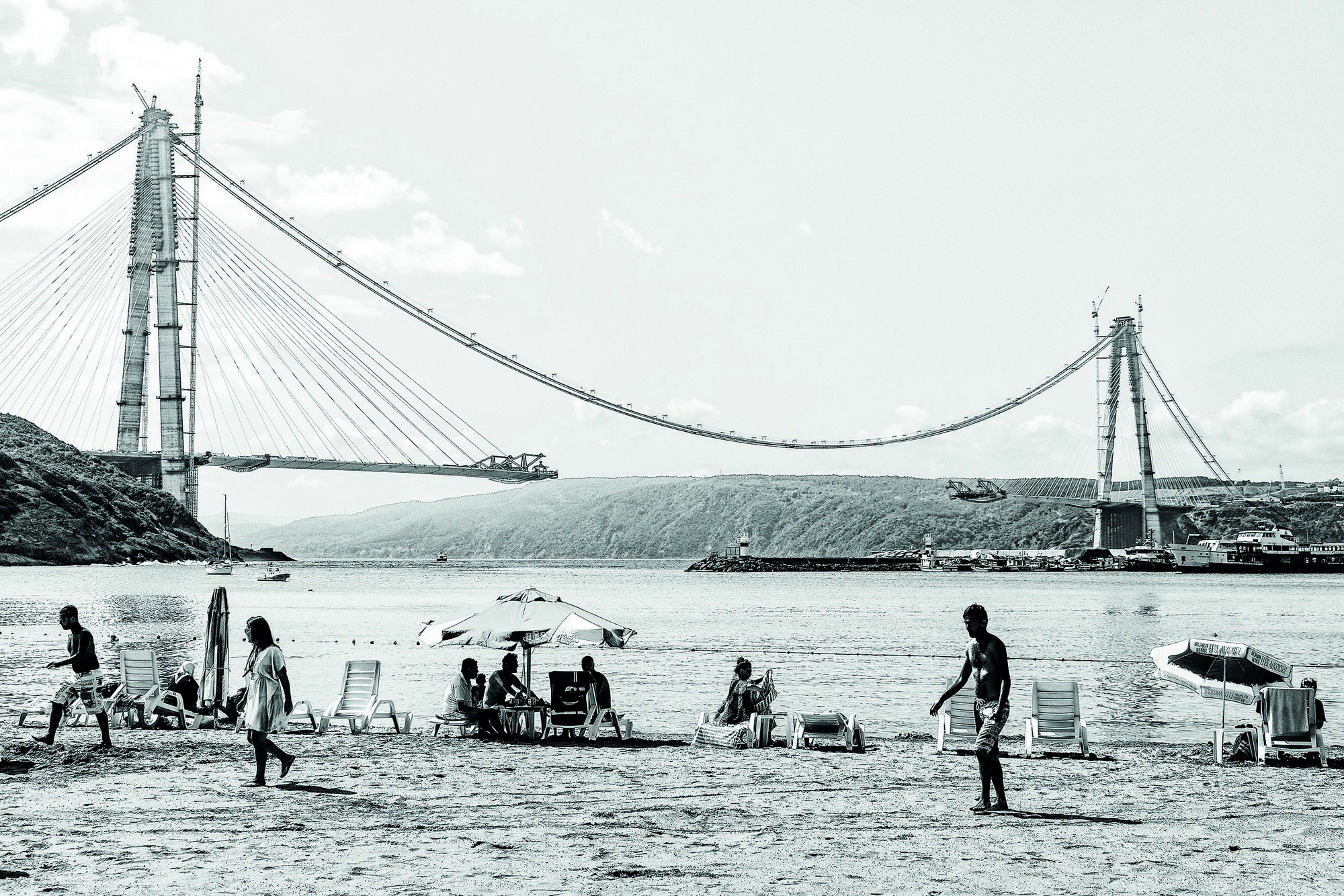 Murat Germen, „3rd Bridge Bosphorus North Istanbul”, 2015, lambda C-print, dzięki uprzejmości artysty (źródło: materiały prasowe organizatora)