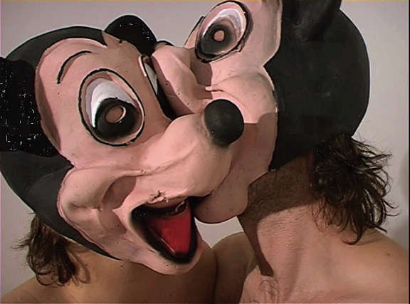 Anna Jermolaewa, „Pocałunek”, 2006, wideo, 3’22” (źródło: materiały prasowe organizatora)