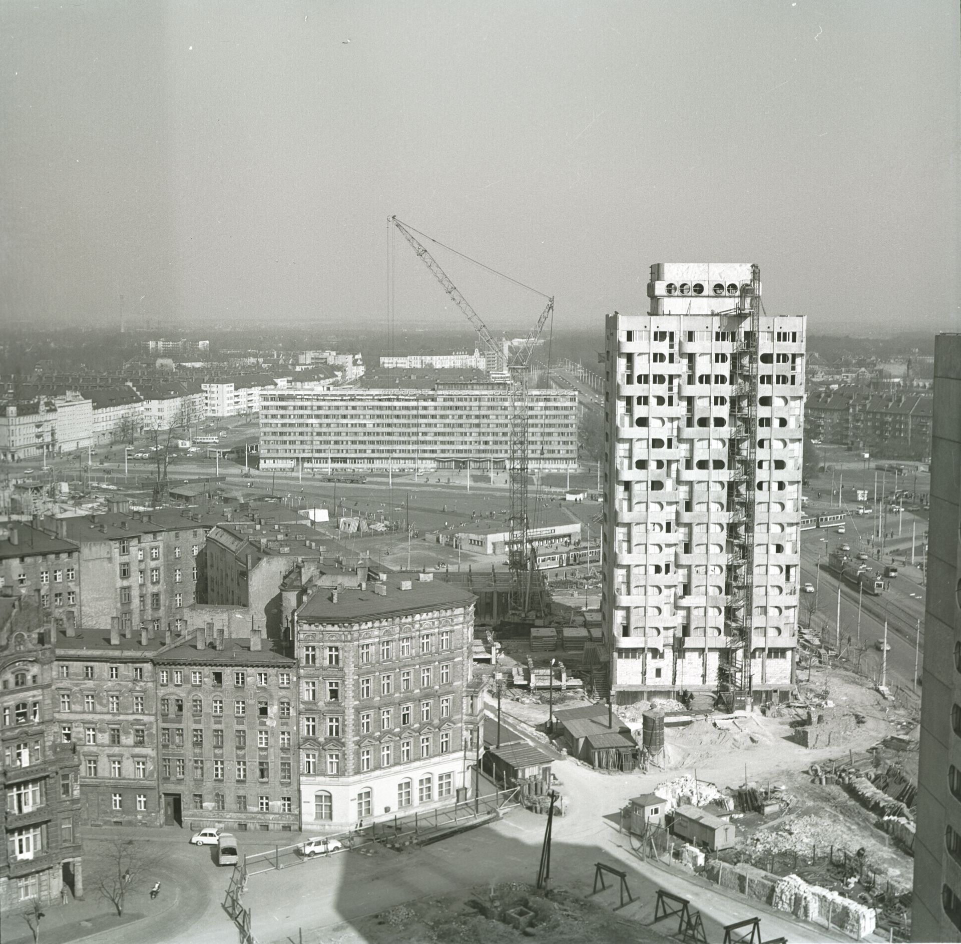 Budowa zespołu mieszkaniowego, plac Grunwaldzki, 1969–1975 (projekt 1963–1969), fot. Zbigniew Nowak, 1973, zbiory: Ośrodek Pamięć i Przyszłość (źródło: materiały prasowe organizatora)