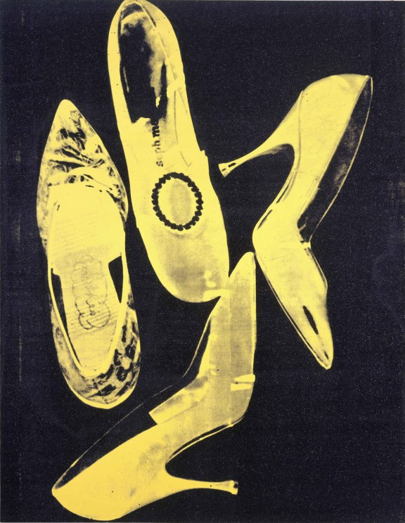 Andy Warhol, „Diamond Dust Shoes”, 1980, © 2016 The Andy Warhol Foundation for the Visual Arts, Inc. / Artists Rights Society (ARS), New York, © bpk/Nationalgalerie im Hamburger Bahnhof, SMB, Sammlung Marx. Zdjęcie: Jochen Littkemann (źródło: materiały prasowe organizatora wystawy)