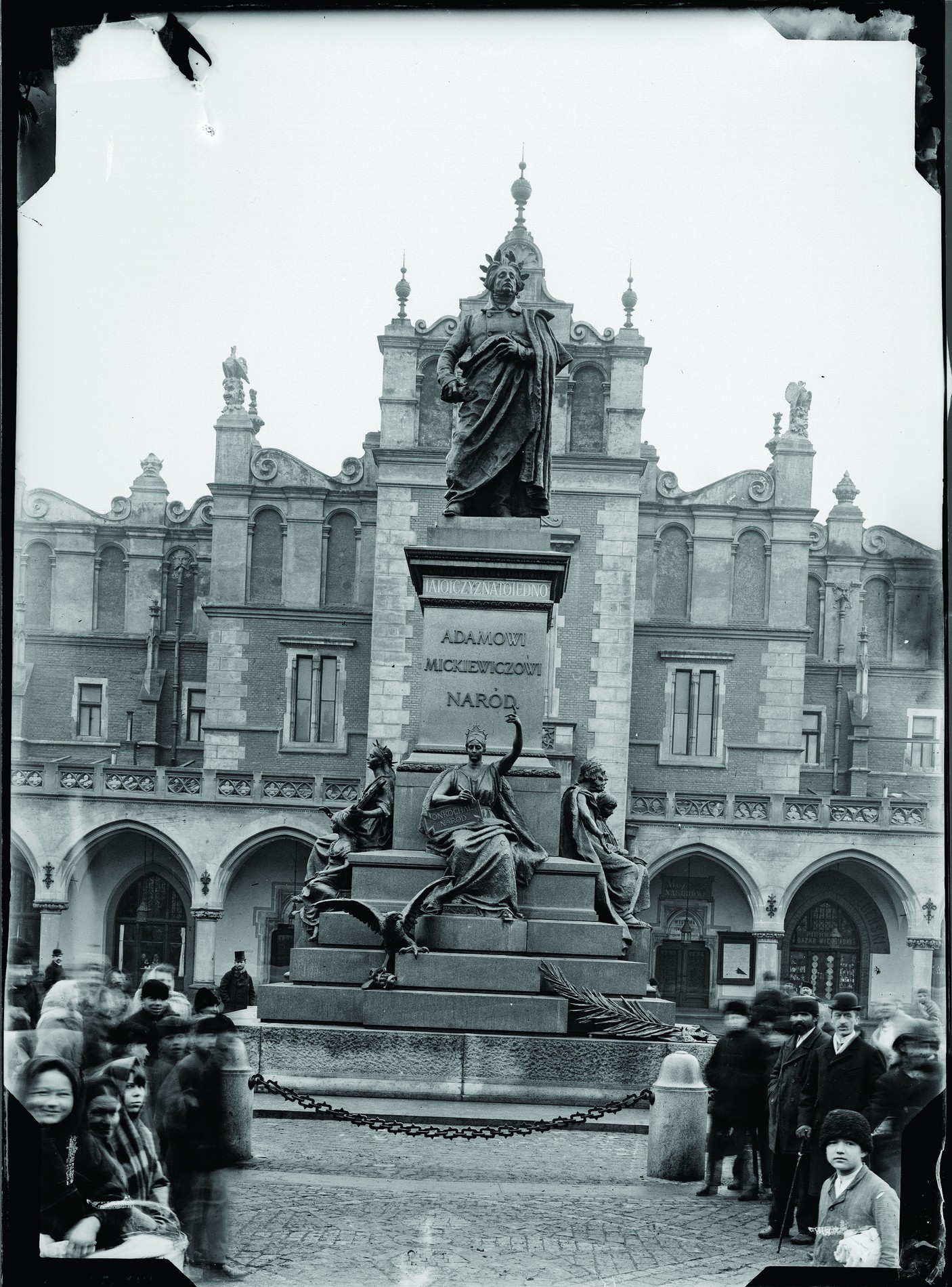 „Pomnik Adama Mickiewicza”, fot. Natan Krieger, lata 1894–1895, wł. MHK (źródło: materiały prasowe organizatora)