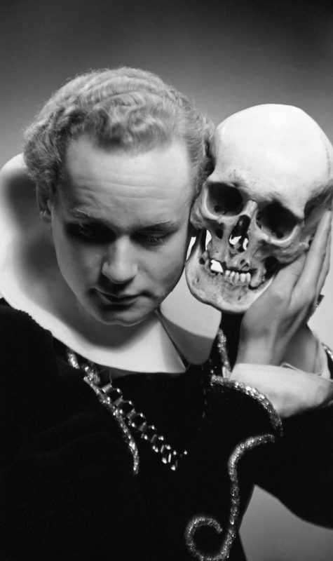 Henryk Tomaszewski jako Hamlet, 1952 (źródło: materiały prasowe muzeum)