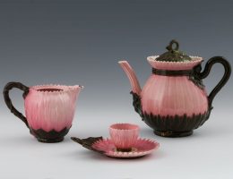 Seria Lotos, 1882, Julia Zsolnay, fajans porcelanowy, szkliwo wysokotopliwe, Janus Pannonius Múzeum (źródło: materiały prasowe)
