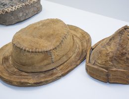 „Kapelusze z głów! Unikatowa kolekcja z Muzeum Novojiczynskiego” (źródło: materiały prasowe organizatora)
